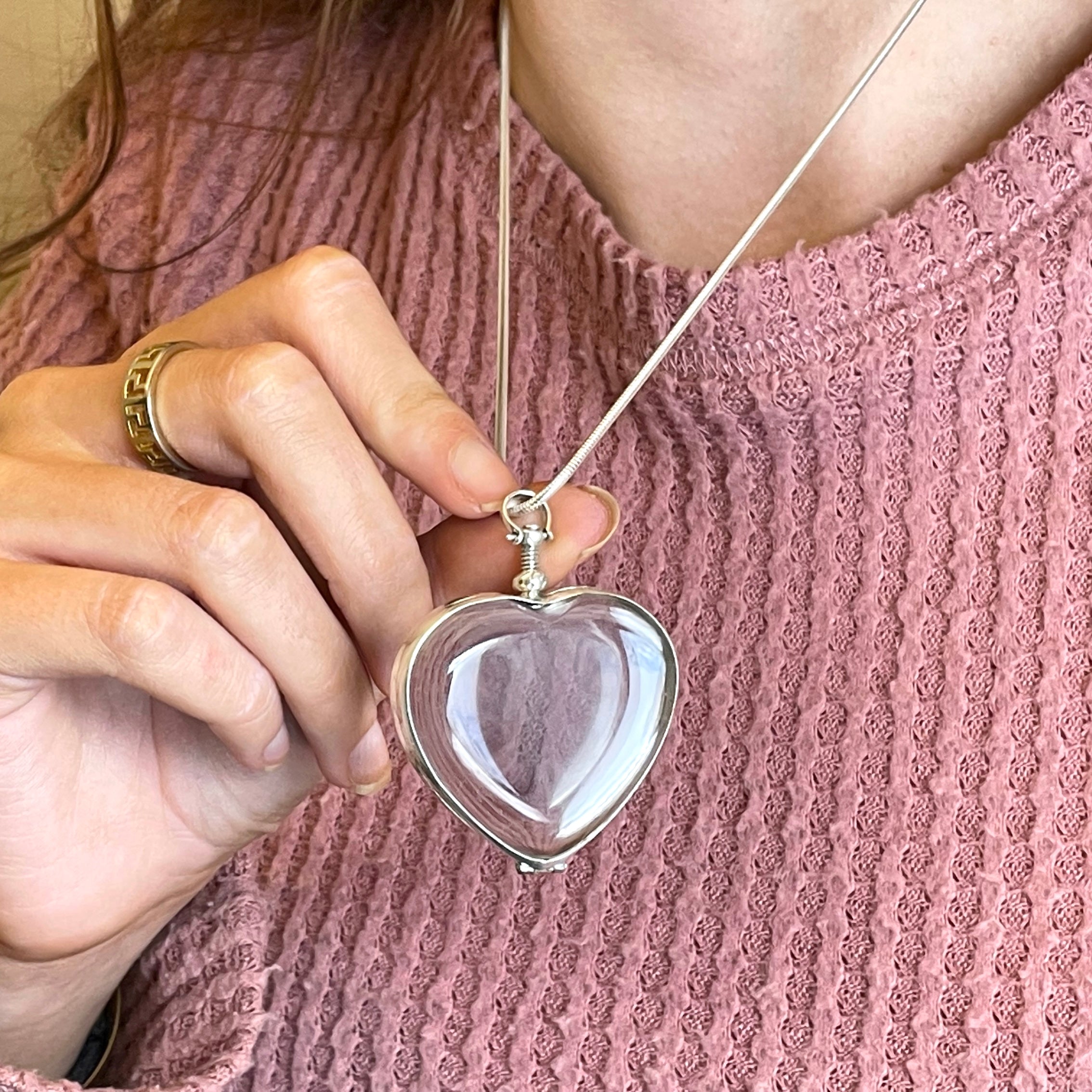 Heart locket sales for girlfriend